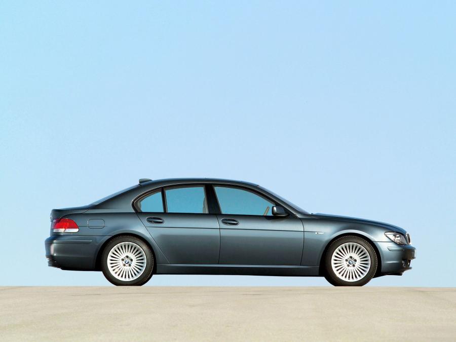  BMW 750i 2005 года  (фото 5 из 16)